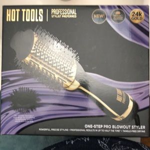 NEW IN BOX **Hot Tools** hot air brush!
